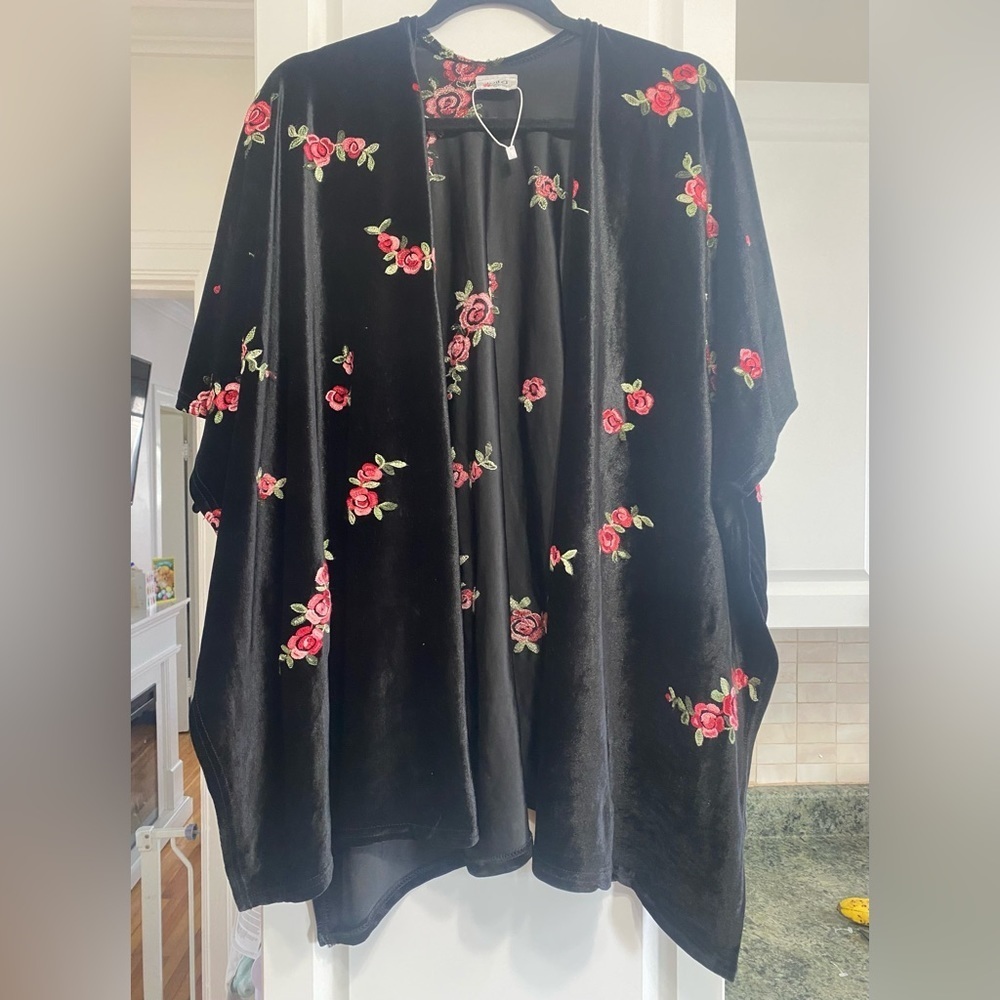 Anthropologie Juliet Velvet Rose Kimono One Size